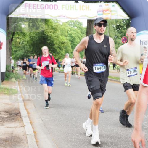 29.06.2025 - hella hamburg halbmarathon MichiJ http://msf.ph/oto/8321922 29.06.2025 10:37:22 Zwischen KM18-KM19 1381, 1630, 2013, 4261, 6115, 7100, 8112, 8437, 8657, 9491, 9597, 9695, 10860, 12203, 13225, 13688, 14012, 14526, 15620, 15803, 16403, 16891, 18489, 19020 meine-sportfotos.de
