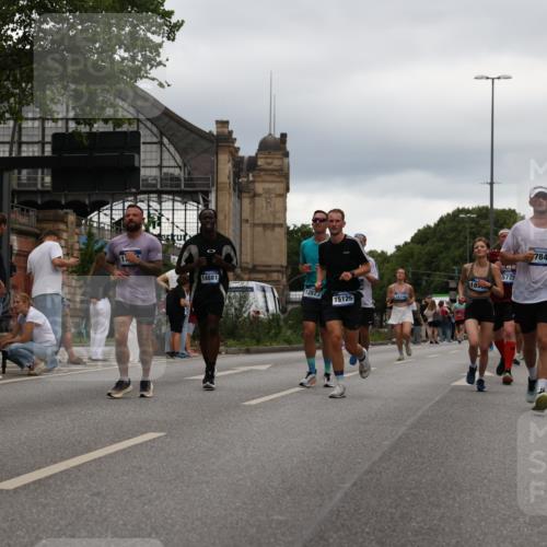 29.06.2025 - hella hamburg halbmarathon Yannick Fuchs http://msf.ph/oto/8321965 29.06.2025 10:51:13 20KM 1239, 1387, 1563, 1715, 1719, 1972, 2282, 2417, 2652, 2676, 4167, 4261, 5015, 5134, 5457, 5458, 5728, 6272, 6720, 7159, 7269, 8744, 9577, 10383, 10408, 11043, 11590, 11832, 12509, 12773, 12774, 13245, 13376, 13523, 13664, 13863, 14361, 14369, 14737, 14881, 14951, 15090, 15110, 15125, 15145, 15189, 15220, 15349, 15664, 16093, 16418, 16830, 16909, 17160, 17201, 17758, 17769, 17779, 17828, 17848, 18388 meine-sportfotos.de