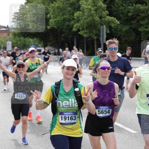 29.06.2025 - hella hamburg halbmarathon Jannik Wohlers http://msf.ph/oto/8321990 29.06.2025 10:39:35 Lombardsbrücke 1058, 1076, 1291, 1586, 1691, 1899, 2254, 2313, 2866, 2888, 3046, 3882, 3883, 3884, 4173, 4471, 5229, 5654, 5877, 5901, 6097, 6548, 6698, 6750, 6890, 7045, 7455, 7456, 8107, 8612, 8622, 8815, 8865, 8866, 9080, 9195, 9292, 9495, 10648, 10806, 10901, 10939, 11188, 11242, 11244, 11874, 12414, 12883, 12906, 13577, 13644, 14327, 14578, 15111, 16532, 16784, 18157, 19163 meine-sportfotos.de
