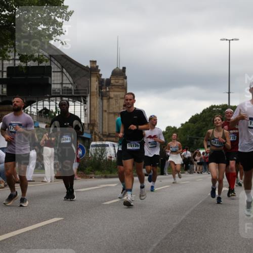 29.06.2025 - hella hamburg halbmarathon Yannick Fuchs http://msf.ph/oto/8322001 29.06.2025 10:51:14 20KM 1200, 1239, 1387, 1563, 1715, 1719, 1972, 2282, 2417, 2652, 2676, 4167, 4261, 5015, 5134, 5457, 5458, 5728, 6272, 6720, 7159, 7269, 8744, 9577, 10383, 10408, 11043, 11832, 12144, 12509, 12773, 12774, 13245, 13376, 13523, 13664, 14361, 14737, 14881, 14951, 15090, 15110, 15125, 15189, 15220, 15349, 15664, 16093, 16418, 16830, 16909, 17160, 17201, 17758, 17769, 17779, 17828, 17848, 18388 meine-sportfotos.de
