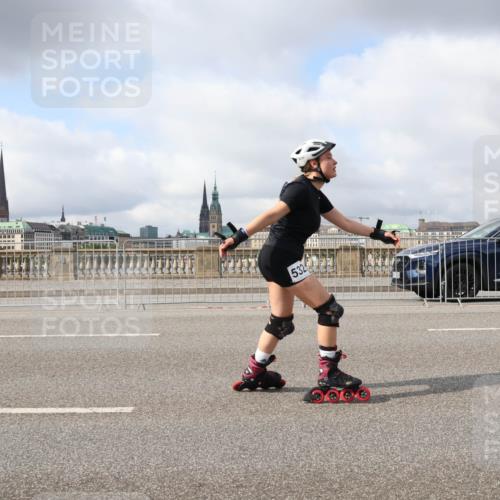 29.06.2025 - hella hamburg halbmarathon Lena Gebhardt http://msf.ph/oto/8322051 29.06.2025 09:07:45 Lombardsbrücke 532 meine-sportfotos.de