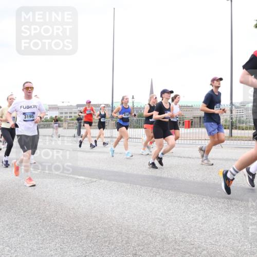 29.06.2025 - hella hamburg halbmarathon Lena Gebhardt http://msf.ph/oto/8322053 29.06.2025 10:57:26 Lombardsbrücke 12698, 3195, 13731, 9430, 8851, 885, 1123, 1242, 1248, 1265, 1643, 2041, 2370, 2871, 3191, 3195, 3385, 3388, 3433, 3470, 3485, 3723, 3750, 3851, 3954, 4086, 4106, 4180, 4197, 4241, 4485, 4521, 4568, 4569, 4611, 4830, 4998, 5057, 5117, 5316, 5632, 5639, 5736, 5738, 6053, 6827, 6832, 6857, 6916, 6981, 7172, 7592, 7720, 7728, 7787, 7964, 8035, 8039, 8224, 8287, 8386, 8540, 8546, 8552, 8679, 8708, 8851, 8853, 8873, 9059, 9110, 9233, 9298, 9299, 9318, 9496 meine-sportfotos.de