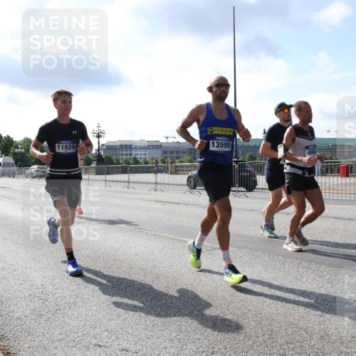 29.06.2025 - hella hamburg halbmarathon Lena Gebhardt http://msf.ph/oto/8322089 29.06.2025 09:48:11 Lombardsbrücke 14475, 11929, 13595, 1164, 1385, 1505, 1562, 1710, 1743, 2196, 2296, 2714, 2767, 3959, 4602, 4860, 5091, 5092, 5315, 6684, 6829, 6990, 7884, 8362, 8901, 8933, 9178, 9944, 10384, 10404, 10793, 10900, 10968, 11202, 11227, 11620, 11745, 11929, 12290, 12462, 12488, 12514, 12865, 12916, 13514, 13595, 13798, 13854, 13975, 14387, 14601, 14875, 14908, 14934, 14952, 15015, 15261, 15415, 15701, 15931, 15959, 15965, 16119, 16158, 16964 meine-sportfotos.de
