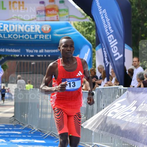 29.06.2025 - hella hamburg halbmarathon Strokosch-Dieckow http://msf.ph/oto/8322106 29.06.2025 10:03:53 Ziel 13 meine-sportfotos.de