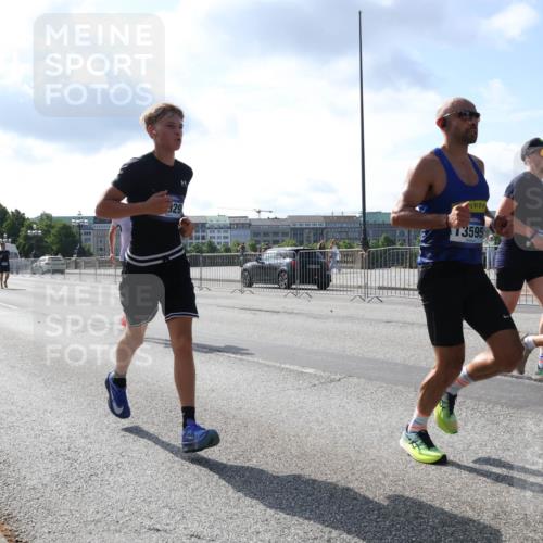29.06.2025 - hella hamburg halbmarathon Lena Gebhardt http://msf.ph/oto/8322108 29.06.2025 09:48:11 Lombardsbrücke 29, 3595, 1164, 1385, 1505, 1562, 1710, 1743, 2196, 2296, 2714, 2767, 3959, 4602, 4860, 5091, 5092, 5315, 6684, 6829, 6990, 7884, 8362, 8901, 8933, 9178, 9944, 10384, 10404, 10793, 10900, 10968, 11202, 11227, 11620, 11745, 11929, 12290, 12462, 12488, 12514, 12865, 12916, 13514, 13595, 13798, 13854, 13975, 14387, 14601, 14875, 14908, 14934, 14952, 15015, 15261, 15415, 15701, 15931, 15959, 15965, 16119, 16158, 16964 meine-sportfotos.de