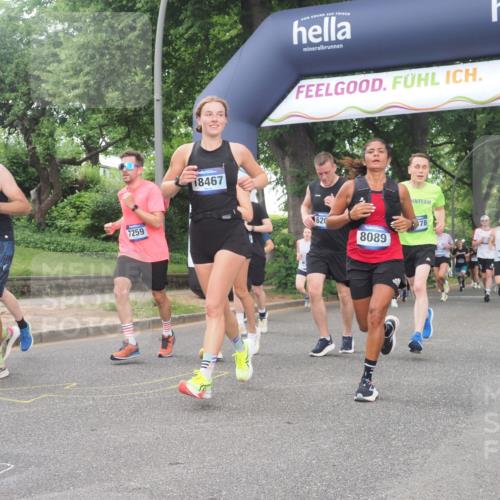 29.06.2025 - hella hamburg halbmarathon KatJ http://msf.ph/oto/8322131 29.06.2025 10:46:03 Zwischen KM18-KM19 2957, 3181, 6208, 7259, 7287, 8089 meine-sportfotos.de