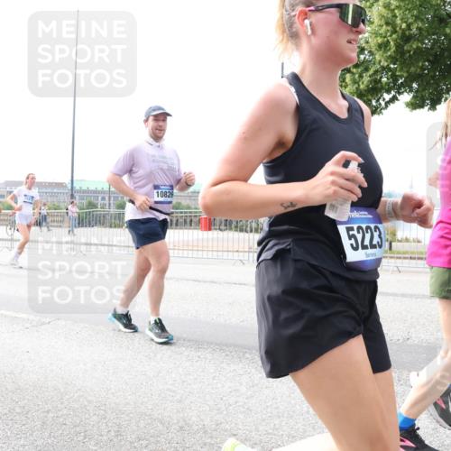 29.06.2025 - hella hamburg halbmarathon Lena Gebhardt http://msf.ph/oto/8322140 29.06.2025 10:22:56 Lombardsbrücke 1547, 2025, 10826, 5223, 30, 1029, 1853, 2294, 2479, 2766, 2886, 3003, 3029, 3034, 3430, 3457, 3511, 3600, 3601, 4190, 4266, 4793, 4969, 5223, 5343, 5629, 5798, 6578, 6784, 6785, 6826, 6849, 6899, 7097, 7188, 7190, 7266, 7276, 7529, 7891, 7925, 8355, 8687, 8688, 8931, 9133, 9256, 9877, 9913, 10205, 10826, 12025, 12190, 12265, 13560, 13921, 14041, 14525, 14801, 16416, 16558, 17099 meine-sportfotos.de