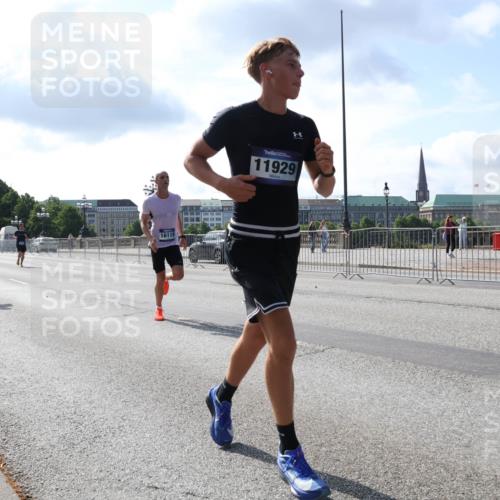 29.06.2025 - hella hamburg halbmarathon Lena Gebhardt http://msf.ph/oto/8322154 29.06.2025 09:48:12 Lombardsbrücke 16119, 11929, 1164, 1290, 1385, 1505, 1562, 1710, 1743, 2196, 2296, 2714, 2767, 3959, 4602, 4860, 5091, 5092, 5315, 6684, 6829, 6990, 7884, 8362, 8901, 8933, 9178, 9944, 10384, 10404, 10793, 10900, 10968, 11202, 11227, 11620, 11745, 11929, 12051, 12290, 12462, 12488, 12514, 12865, 12916, 13514, 13595, 13798, 13854, 13975, 14387, 14601, 14875, 14908, 14934, 14952, 15015, 15261, 15415, 15701, 15931, 15959, 15965, 16119, 16158, 16964 meine-sportfotos.de