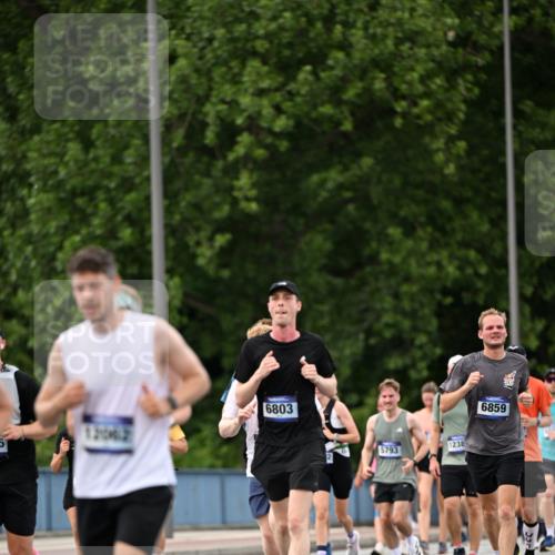 29.06.2025 - hella hamburg halbmarathon Dr. Thomas Lammeyer http://msf.ph/oto/8322155 29.06.2025 10:39:17 Kennedybrücke 1417, 1497, 1821, 1849, 2265, 2482, 3130, 3409, 4564, 4884, 5027, 5793, 6335, 6379, 6571, 6746, 6803, 6859, 7020, 7386, 7733, 8369, 9164, 9248, 9342, 10335, 10358, 10393, 10464, 10606, 11320 meine-sportfotos.de