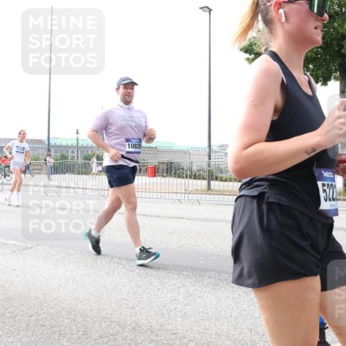 29.06.2025 - hella hamburg halbmarathon Lena Gebhardt http://msf.ph/oto/8322161 29.06.2025 10:22:56 Lombardsbrücke 16618, 1522, 15473, 2025, 10826, 522, 1029, 1853, 2294, 2479, 2766, 2886, 3003, 3029, 3034, 3430, 3457, 3511, 3600, 3601, 4190, 4266, 4793, 4969, 5223, 5343, 5629, 5798, 6578, 6784, 6785, 6826, 6849, 6899, 7097, 7188, 7190, 7266, 7276, 7529, 7891, 7925, 8355, 8687, 8688, 8931, 9133, 9256, 9877, 9913, 10205, 10826, 12025, 12190, 12265, 13560, 13921, 14041, 14525, 14801, 16416, 16558, 17099 meine-sportfotos.de