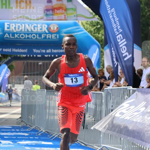 29.06.2025 - hella hamburg halbmarathon Strokosch-Dieckow http://msf.ph/oto/8322211 29.06.2025 10:03:53 Ziel 13 meine-sportfotos.de