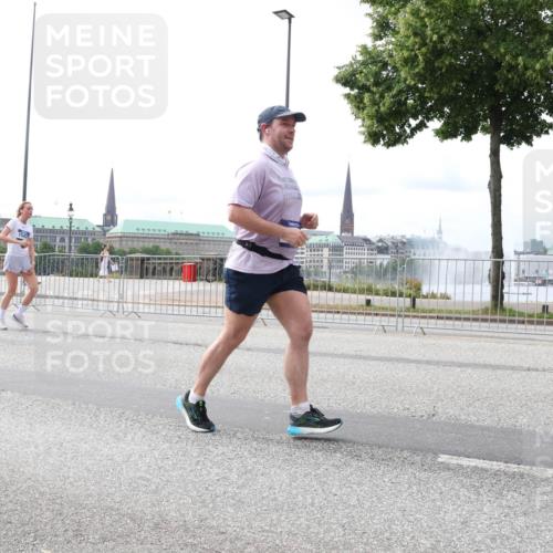 29.06.2025 - hella hamburg halbmarathon Lena Gebhardt http://msf.ph/oto/8322217 29.06.2025 10:22:57 Lombardsbrücke 16618, 1029, 1853, 2294, 2479, 2766, 2886, 3003, 3029, 3034, 3430, 3511, 3600, 3601, 4190, 4266, 4793, 4969, 5223, 5343, 5629, 5798, 6578, 6784, 6785, 6826, 6849, 6899, 7097, 7188, 7190, 7266, 7276, 7529, 7891, 7925, 8355, 8687, 8688, 8918, 8920, 8931, 9133, 9256, 9301, 9877, 9913, 10205, 10826, 12025, 12190, 12265, 13560, 13921, 14041, 14338, 14525, 14801, 16416, 16558, 17099, 17299 meine-sportfotos.de