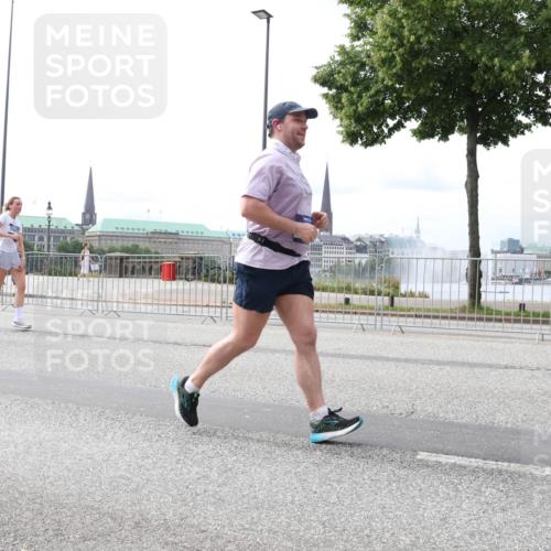 29.06.2025 - hella hamburg halbmarathon Lena Gebhardt http://msf.ph/oto/8322254 29.06.2025 10:22:57 Lombardsbrücke 1661, 1029, 1853, 2294, 2479, 2766, 2886, 3003, 3029, 3034, 3430, 3511, 3600, 3601, 4190, 4266, 4793, 4969, 5223, 5343, 5629, 5798, 6578, 6784, 6785, 6826, 6849, 6899, 7097, 7188, 7190, 7266, 7276, 7529, 7891, 7925, 8355, 8687, 8688, 8918, 8920, 8931, 9133, 9256, 9301, 9877, 9913, 10205, 10826, 12025, 12190, 12265, 13560, 13921, 14041, 14338, 14525, 14801, 16416, 16558, 17099, 17299 meine-sportfotos.de