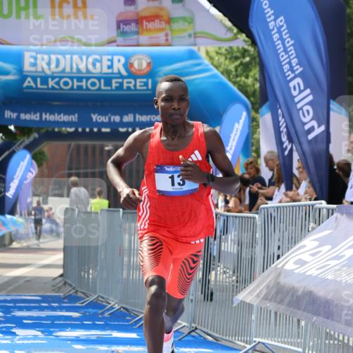 29.06.2025 - hella hamburg halbmarathon Strokosch-Dieckow http://msf.ph/oto/8322268 29.06.2025 10:03:53 Ziel 13 meine-sportfotos.de