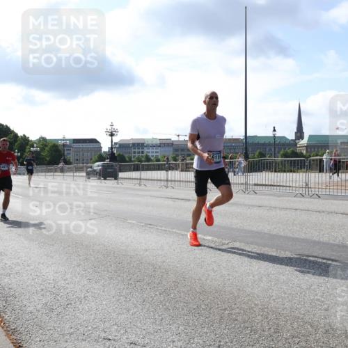 29.06.2025 - hella hamburg halbmarathon Lena Gebhardt http://msf.ph/oto/8322287 29.06.2025 09:48:12 Lombardsbrücke 14875, 6119, 1164, 1290, 1385, 1505, 1562, 1710, 1743, 2196, 2296, 2714, 2767, 3959, 4602, 4860, 5091, 5092, 5315, 6684, 6829, 6990, 7884, 8362, 8901, 8933, 9178, 9944, 10384, 10404, 10793, 10900, 10968, 11202, 11227, 11620, 11745, 11929, 12051, 12290, 12462, 12488, 12514, 12865, 12916, 13514, 13595, 13798, 13854, 13975, 14387, 14601, 14875, 14908, 14934, 14952, 15015, 15261, 15415, 15701, 15931, 15959, 15965, 16119, 16158, 16964 meine-sportfotos.de