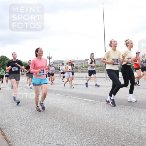 29.06.2025 - hella hamburg halbmarathon Lena Gebhardt http://msf.ph/oto/8322294 29.06.2025 10:57:28 Lombardsbrücke 3851, 17914, 18870, 1123, 1242, 1248, 1265, 1643, 2041, 2370, 2567, 2871, 3191, 3195, 3385, 3388, 3433, 3470, 3485, 3723, 3750, 3851, 3954, 4086, 4106, 4180, 4197, 4241, 4485, 4521, 4568, 4569, 4611, 4830, 4998, 5057, 5117, 5316, 5632, 5639, 5736, 5738, 6053, 6827, 6832, 6857, 6916, 6981, 7172, 7592, 7720, 7728, 7787, 7964, 8035, 8039, 8224, 8287, 8386, 8540, 8546, 8552, 8679, 8708, 8851, 8853, 8873, 9059, 9110, 9233, 9298, 9299, 9318, 9496, 9613 meine-sportfotos.de