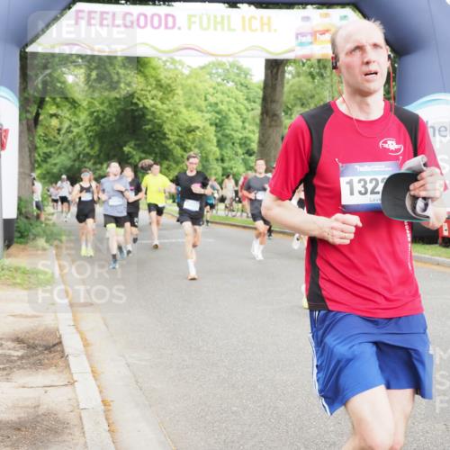 29.06.2025 - hella hamburg halbmarathon MichiJ http://msf.ph/oto/8322306 29.06.2025 10:37:23 Zwischen KM18-KM19 1381, 1630, 2013, 4261, 6115, 7100, 8112, 8657, 9491, 9695, 10860, 13225, 13688, 14012, 14526, 15523, 15620, 15803, 16403, 16891, 18489, 19020 meine-sportfotos.de