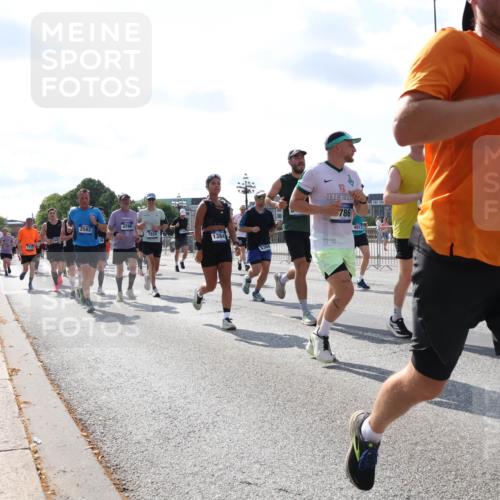 29.06.2025 - hella hamburg halbmarathon Lena Gebhardt http://msf.ph/oto/8322349 29.06.2025 10:00:08 Lombardsbrücke 7717, 2582, 4796, 7824, 1384, 786, 4013, 125, 2099, 1006, 1019, 1125, 1180, 1239, 1264, 1526, 1834, 1914, 1955, 2027, 2086, 2099, 2159, 2346, 2348, 2364, 2447, 2582, 2584, 2606, 2652, 2676, 2677, 2730, 2910, 3177, 3181, 3279, 3319, 3836, 3861, 3898, 4013, 4231, 4594, 4632, 4772, 4796, 4813, 4940, 5015, 5134, 5272, 5277, 5341, 5728, 6082, 6084, 6104, 6174, 6201, 6202, 6220, 6260, 6462, 6470, 6581, 6587, 8330, 10031, 11568, 11844 meine-sportfotos.de