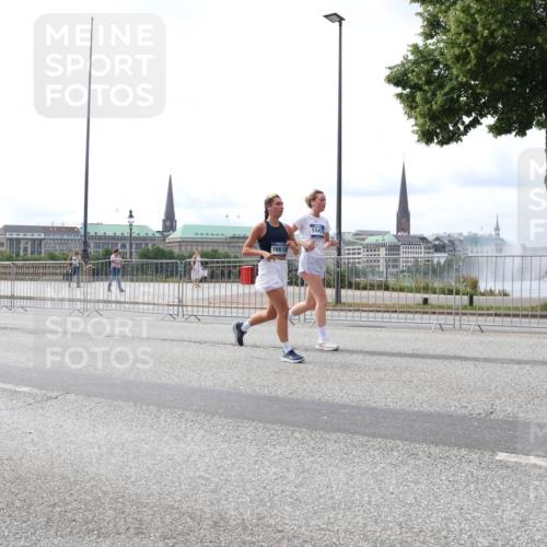 29.06.2025 - hella hamburg halbmarathon Lena Gebhardt http://msf.ph/oto/8322381 29.06.2025 10:22:58 Lombardsbrücke 16618, 15473, 1029, 1853, 2294, 2479, 2766, 2886, 3003, 3029, 3034, 3430, 3511, 3600, 3601, 4190, 4266, 4793, 4969, 5223, 5343, 5629, 5798, 6578, 6784, 6785, 6826, 6849, 6899, 7188, 7190, 7266, 7276, 7529, 7891, 7925, 8355, 8687, 8688, 8716, 8918, 8920, 8931, 9133, 9256, 9301, 9877, 9913, 10205, 10826, 12025, 12073, 12190, 12265, 13560, 13921, 14041, 14338, 14525, 14801, 16416, 16558, 17099, 17299 meine-sportfotos.de
