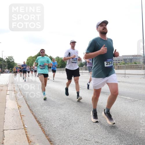 29.06.2025 - hella hamburg halbmarathon Lena Gebhardt http://msf.ph/oto/8322413 29.06.2025 10:12:49 Lombardsbrücke 17061, 15012, 110, 2531, 1020, 1051, 1249, 1610, 1785, 1850, 1851, 1939, 2531, 2891, 2942, 2963, 2964, 3182, 3248, 3262, 4453, 4499, 4532, 4554, 5150, 5166, 5597, 5598, 6207, 6822, 6966, 7014, 7873, 7907, 8398, 8405, 8917, 8971, 9141, 9254, 9405, 10067, 10402, 10581, 10685, 11025, 11720, 12456, 13566, 13816, 14404, 14540, 14868, 14869, 15012, 15369, 15531, 16255, 16323, 16473, 16826, 16911, 17061, 17699, 17994, 18178, 18320, 18493, 18530 meine-sportfotos.de