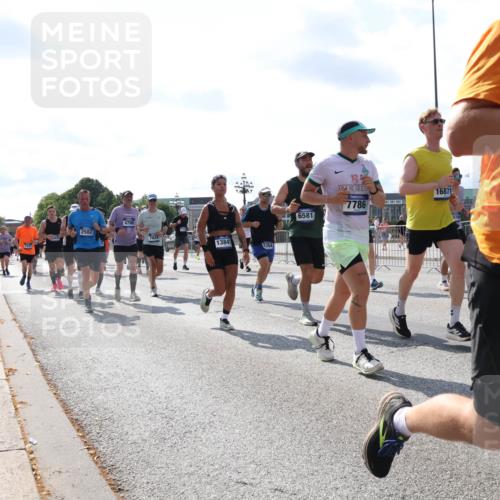 29.06.2025 - hella hamburg halbmarathon Lena Gebhardt http://msf.ph/oto/8322442 29.06.2025 10:00:08 Lombardsbrücke 4796, 2582, 7824, 13847, 16871, 7786, 6581, 125, 1006, 1019, 1125, 1180, 1239, 1264, 1526, 1834, 1914, 1955, 2027, 2086, 2099, 2159, 2346, 2348, 2364, 2447, 2582, 2584, 2606, 2652, 2676, 2677, 2730, 2910, 3177, 3181, 3279, 3319, 3836, 3861, 3898, 4013, 4231, 4594, 4632, 4772, 4796, 4813, 4940, 5015, 5134, 5272, 5277, 5341, 5728, 6082, 6084, 6104, 6174, 6201, 6202, 6220, 6260, 6462, 6470, 6581, 6587, 8330, 10031, 11568, 11844 meine-sportfotos.de