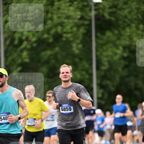 29.06.2025 - hella hamburg halbmarathon Dr. Thomas Lammeyer http://msf.ph/oto/8322471 29.06.2025 10:39:21 Kennedybrücke 1417, 1497, 1821, 1849, 2265, 2482, 3130, 3170, 3409, 3958, 4333, 4564, 4696, 4884, 5027, 5793, 6335, 6365, 6379, 6397, 6571, 6746, 6803, 6859, 7020, 7386, 7733, 8249, 8369, 9164, 9248, 9342, 10335, 10358, 10393, 10464, 10606, 11320 meine-sportfotos.de