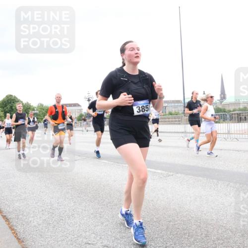 29.06.2025 - hella hamburg halbmarathon Lena Gebhardt http://msf.ph/oto/8322499 29.06.2025 10:57:29 Lombardsbrücke 15041, 14366, 13697, 385, 1123, 1242, 1248, 1265, 1643, 2041, 2370, 2567, 2871, 3191, 3195, 3385, 3388, 3433, 3470, 3723, 3750, 3851, 3954, 4086, 4106, 4180, 4197, 4241, 4485, 4521, 4611, 4830, 4998, 5057, 5117, 5316, 5632, 5639, 5736, 5738, 6053, 6827, 6832, 6857, 6916, 6981, 7172, 7592, 7720, 7728, 7787, 7964, 8035, 8039, 8159, 8224, 8287, 8386, 8540, 8546, 8552, 8679, 8708, 8851, 8853, 8873, 9059, 9110, 9233, 9298, 9299, 9318, 9496, 9613 meine-sportfotos.de