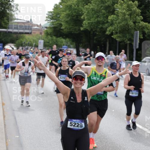 29.06.2025 - hella hamburg halbmarathon Jannik Wohlers http://msf.ph/oto/8322502 29.06.2025 10:39:36 Lombardsbrücke 1058, 1076, 1291, 1586, 1691, 1899, 2254, 2313, 2866, 2888, 3882, 3883, 3884, 4173, 4471, 5229, 5654, 5877, 5901, 6097, 6548, 6698, 6750, 6890, 7045, 7455, 7456, 8107, 8612, 8622, 8815, 8865, 8866, 9080, 9187, 9195, 9292, 9495, 10648, 10806, 10818, 10901, 10939, 11188, 11242, 11244, 11874, 12414, 12883, 12906, 13577, 13644, 14327, 14578, 15111, 16532, 16784, 18157, 19163 meine-sportfotos.de
