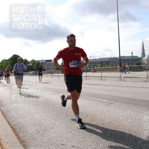 29.06.2025 - hella hamburg halbmarathon Lena Gebhardt http://msf.ph/oto/8322505 29.06.2025 09:48:14 Lombardsbrücke 14875, 1164, 1290, 1385, 1505, 1562, 1710, 1743, 2196, 2296, 2714, 2767, 3959, 4602, 4860, 5091, 5092, 5315, 5709, 6684, 6829, 6990, 7884, 8362, 8901, 8933, 9178, 9944, 10384, 10404, 10793, 10852, 10900, 10968, 11202, 11227, 11620, 11745, 11929, 12051, 12290, 12462, 12488, 12514, 12865, 12916, 13483, 13514, 13595, 13798, 13854, 13975, 14387, 14601, 14875, 14908, 14934, 14952, 15015, 15261, 15415, 15701, 15931, 15959, 15965, 16119, 16158, 16964 meine-sportfotos.de