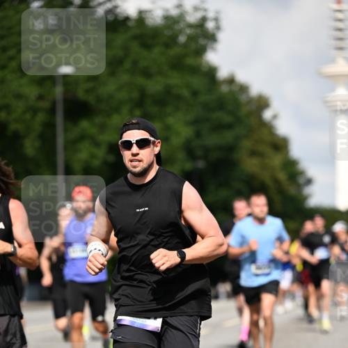 29.06.2025 - hella hamburg halbmarathon Dr. Thomas Lammeyer http://msf.ph/oto/8322507 29.06.2025 09:55:34 Kennedybrücke 1312, 1353, 1569, 1763, 2653, 2880, 3437, 3618, 3697, 4991, 5014, 5047, 5129, 5231, 5690, 5987, 6490, 6700, 6770, 8074, 8359, 8900, 9358, 9547, 9659, 10319, 10480, 10978, 11021, 11062 meine-sportfotos.de