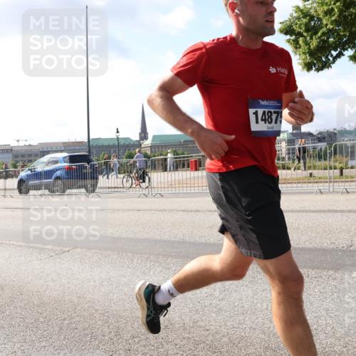 29.06.2025 - hella hamburg halbmarathon Lena Gebhardt http://msf.ph/oto/8322567 29.06.2025 09:48:15 Lombardsbrücke 1487, 1164, 1290, 1385, 1505, 1562, 1710, 1743, 2196, 2296, 2714, 2767, 3959, 4602, 4860, 5091, 5092, 5315, 5554, 5709, 6684, 6829, 6990, 7884, 8362, 8901, 8933, 9178, 9403, 9944, 10384, 10404, 10793, 10852, 10900, 11202, 11227, 11620, 11745, 11929, 12051, 12290, 12462, 12488, 12514, 12865, 12916, 13483, 13514, 13595, 13798, 13854, 13975, 14387, 14601, 14875, 14908, 14934, 14952, 15015, 15261, 15415, 15701, 15931, 15959, 15965, 16119, 16158, 16964 meine-sportfotos.de