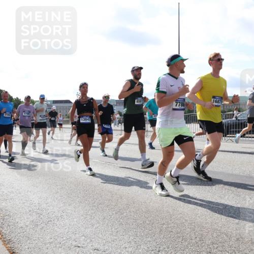 29.06.2025 - hella hamburg halbmarathon Lena Gebhardt http://msf.ph/oto/8322569 29.06.2025 10:00:08 Lombardsbrücke 2582, 4796, 7821, 13847, 8564, 16871, 6581, 7786, 1006, 1019, 1125, 1180, 1239, 1264, 1526, 1834, 1914, 1955, 2027, 2086, 2099, 2159, 2346, 2348, 2364, 2447, 2582, 2584, 2606, 2652, 2676, 2677, 2730, 2910, 3177, 3181, 3279, 3319, 3836, 3861, 3898, 4013, 4231, 4594, 4632, 4772, 4796, 4813, 4940, 5015, 5134, 5272, 5277, 5341, 5728, 6082, 6084, 6104, 6174, 6201, 6202, 6220, 6260, 6462, 6470, 6581, 6587, 8330, 10031, 11568, 11844 meine-sportfotos.de