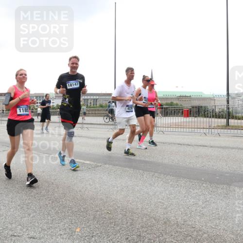 29.06.2025 - hella hamburg halbmarathon Lena Gebhardt http://msf.ph/oto/8322586 29.06.2025 10:47:19 Lombardsbrücke 1185, 18147, 4239, 16, 1073, 1185, 1286, 1363, 1434, 1463, 1523, 1593, 1607, 1704, 1720, 1961, 2148, 2211, 2327, 2407, 2537, 2555, 2556, 2665, 2882, 2981, 2994, 3339, 3823, 4037, 4184, 4239, 4325, 4483, 4806, 4895, 4974, 4975, 5111, 5114, 5621, 5622, 5796, 5895, 5953, 6255, 6256, 6485, 6496, 6879, 6995, 7073, 7403, 7430, 7431, 7630, 7631, 8105, 8131, 8270, 8486, 8684, 8706, 8915, 8953, 8967, 9018, 11351, 11458, 11730, 11738 meine-sportfotos.de