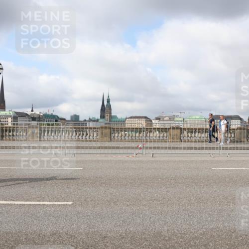 29.06.2025 - hella hamburg halbmarathon Lena Gebhardt http://msf.ph/oto/8322656 29.06.2025 09:08:09 Lombardsbrücke  meine-sportfotos.de