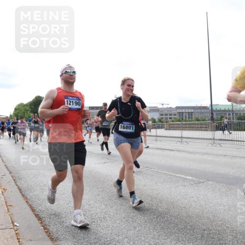 29.06.2025 - hella hamburg halbmarathon Lena Gebhardt http://msf.ph/oto/8322671 29.06.2025 10:23:01 Lombardsbrücke 12190, 361, 12207, 16801, 102, 1029, 1853, 2294, 2479, 2766, 2886, 2925, 3003, 3029, 3034, 3600, 3601, 4190, 4266, 4793, 5223, 5343, 5629, 5798, 6502, 6578, 6784, 6785, 6849, 6899, 7188, 7190, 7266, 7276, 7529, 7891, 7925, 8355, 8687, 8688, 8716, 8918, 8920, 8931, 9133, 9256, 9301, 9877, 9913, 10205, 10739, 10826, 12025, 12073, 12190, 12265, 13560, 13921, 14041, 14338, 14525, 14801, 16416, 16558, 17013, 17099, 17207, 17299, 17719 meine-sportfotos.de