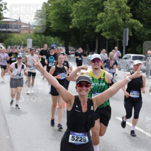 29.06.2025 - hella hamburg halbmarathon Jannik Wohlers http://msf.ph/oto/8322672 29.06.2025 10:39:36 Lombardsbrücke 1058, 1076, 1291, 1586, 1691, 1899, 2254, 2313, 2866, 2888, 3882, 3883, 3884, 4173, 4471, 5229, 5654, 5877, 5901, 6097, 6548, 6698, 6750, 6890, 7045, 7455, 7456, 8107, 8612, 8622, 8815, 8865, 8866, 9080, 9187, 9195, 9292, 9495, 10648, 10806, 10818, 10901, 10939, 11188, 11242, 11244, 11874, 12414, 12883, 12906, 13577, 13644, 14327, 14578, 15111, 16532, 16784, 18157, 19163 meine-sportfotos.de