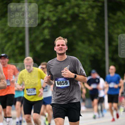 29.06.2025 - hella hamburg halbmarathon Dr. Thomas Lammeyer http://msf.ph/oto/8322684 29.06.2025 10:39:21 Kennedybrücke 1417, 1497, 1821, 1849, 2265, 2482, 3130, 3170, 3409, 3958, 4333, 4564, 4696, 4884, 5027, 5793, 6335, 6365, 6379, 6397, 6571, 6746, 6803, 6859, 7020, 7386, 7733, 8249, 8369, 9164, 9248, 9342, 10335, 10358, 10393, 10464, 10606, 11320 meine-sportfotos.de