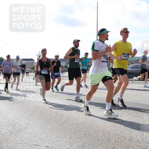 29.06.2025 - hella hamburg halbmarathon Lena Gebhardt http://msf.ph/oto/8322724 29.06.2025 10:00:08 Lombardsbrücke 7717, 2582, 4796, 7824, 13847, 8364, 6581, 4013, 778, 16871, 1006, 1019, 1125, 1180, 1239, 1264, 1526, 1834, 1914, 1955, 2027, 2086, 2099, 2159, 2346, 2348, 2364, 2447, 2582, 2584, 2606, 2652, 2676, 2677, 2730, 2910, 3177, 3181, 3279, 3319, 3836, 3861, 3898, 4013, 4231, 4594, 4632, 4772, 4796, 4813, 4940, 5015, 5134, 5272, 5277, 5341, 5728, 6082, 6084, 6104, 6174, 6201, 6202, 6220, 6260, 6462, 6470, 6581, 6587, 8330, 10031, 11568, 11844 meine-sportfotos.de
