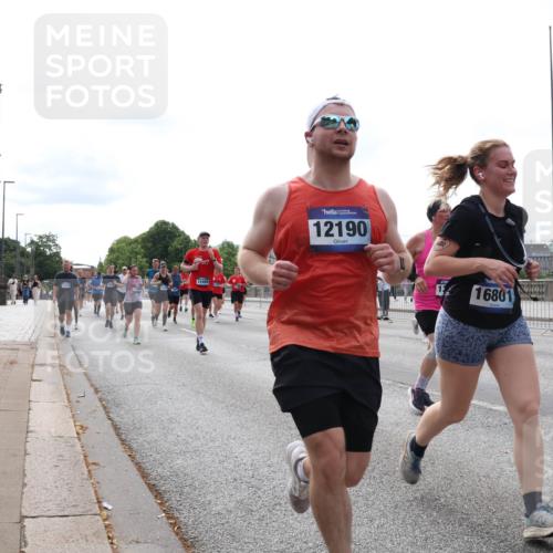29.06.2025 - hella hamburg halbmarathon Lena Gebhardt http://msf.ph/oto/8322726 29.06.2025 10:23:01 Lombardsbrücke 15469, 12190, 16801, 1029, 1853, 2294, 2479, 2766, 2886, 2925, 3003, 3029, 3034, 3600, 3601, 4190, 4266, 4793, 5223, 5343, 5629, 5798, 6502, 6578, 6784, 6785, 6849, 6899, 7188, 7190, 7266, 7276, 7529, 7891, 7925, 8355, 8687, 8688, 8716, 8918, 8920, 8931, 9133, 9256, 9301, 9877, 9913, 10205, 10739, 10826, 12025, 12073, 12190, 12265, 13560, 13921, 14041, 14338, 14525, 14801, 16416, 16558, 17013, 17099, 17207, 17299, 17719 meine-sportfotos.de