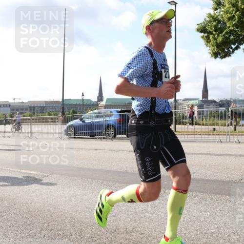 29.06.2025 - hella hamburg halbmarathon Lena Gebhardt http://msf.ph/oto/8322756 29.06.2025 09:48:16 Lombardsbrücke 15959, 1164, 1290, 1385, 1505, 1562, 1710, 1743, 2196, 2296, 2714, 2767, 3959, 4602, 4860, 5091, 5092, 5315, 5554, 5709, 6684, 6829, 6990, 7884, 8362, 8933, 9178, 9403, 9944, 10384, 10404, 10793, 10852, 10900, 11202, 11227, 11620, 11745, 11929, 12051, 12290, 12462, 12488, 12514, 12865, 12916, 13483, 13514, 13595, 13798, 13854, 13975, 14387, 14601, 14875, 14908, 14934, 14952, 15015, 15261, 15415, 15701, 15931, 15959, 15965, 16119, 16158, 16964 meine-sportfotos.de