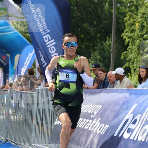 29.06.2025 - hella hamburg halbmarathon Strokosch-Dieckow http://msf.ph/oto/8322761 29.06.2025 10:03:43 Ziel 6 meine-sportfotos.de