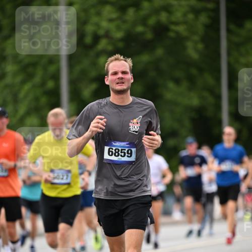 29.06.2025 - hella hamburg halbmarathon Dr. Thomas Lammeyer http://msf.ph/oto/8322772 29.06.2025 10:39:22 Kennedybrücke 1417, 1497, 1821, 1849, 2198, 2265, 2482, 3170, 3409, 3958, 4333, 4564, 4696, 4884, 5027, 5793, 6335, 6365, 6379, 6397, 6571, 6746, 6803, 6859, 7020, 7386, 7733, 8249, 8369, 9164, 9248, 9342, 10335, 10358, 10393, 10464, 10606, 11320 meine-sportfotos.de