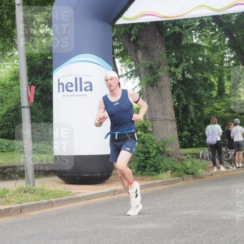 29.06.2025 - hella hamburg halbmarathon KatJ http://msf.ph/oto/8322789 29.06.2025 10:16:40 Zwischen KM18-KM19 7380 meine-sportfotos.de