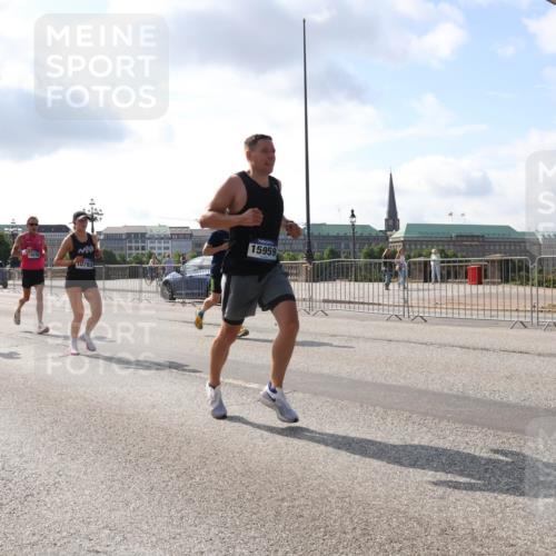 29.06.2025 - hella hamburg halbmarathon Lena Gebhardt http://msf.ph/oto/8322852 29.06.2025 09:48:17 Lombardsbrücke 17022, 17643, 10793, 15959, 1164, 1290, 1385, 1505, 1562, 1710, 1743, 2714, 2767, 3959, 4602, 4860, 5091, 5092, 5315, 5554, 5709, 6684, 6829, 6990, 7884, 8362, 8933, 9178, 9403, 9944, 10384, 10404, 10793, 10852, 10900, 11202, 11227, 11620, 11745, 11929, 12051, 12290, 12462, 12488, 12514, 12865, 12916, 13483, 13595, 13798, 13854, 13975, 14387, 14875, 14908, 14934, 14952, 15015, 15261, 15415, 15701, 15931, 15959, 15965, 16119, 16158, 16964 meine-sportfotos.de