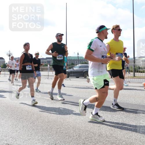 29.06.2025 - hella hamburg halbmarathon Lena Gebhardt http://msf.ph/oto/8322853 29.06.2025 10:00:09 Lombardsbrücke 2582, 4796, 7824, 1384, 6581, 16971, 209, 1006, 1019, 1125, 1180, 1239, 1264, 1526, 1834, 1914, 1955, 2027, 2086, 2099, 2159, 2346, 2348, 2364, 2447, 2582, 2584, 2606, 2652, 2676, 2677, 2730, 2910, 3042, 3177, 3181, 3319, 3836, 3861, 3898, 4013, 4231, 4419, 4594, 4632, 4772, 4796, 4813, 4940, 5015, 5134, 5272, 5277, 5341, 5728, 6082, 6084, 6104, 6174, 6201, 6202, 6220, 6260, 6462, 6470, 6581, 6587, 8330, 10031, 11568, 11844 meine-sportfotos.de