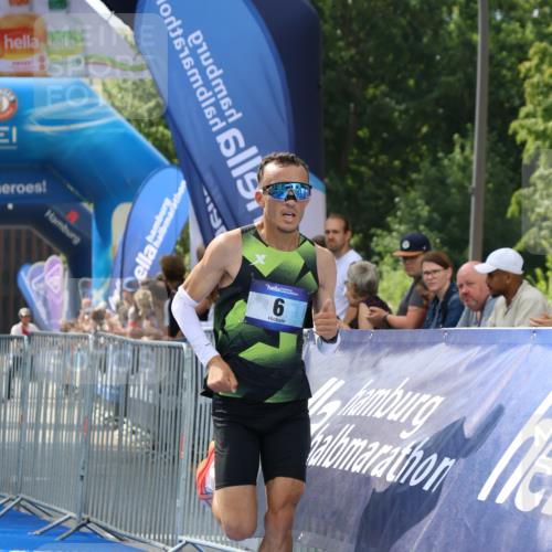 29.06.2025 - hella hamburg halbmarathon Strokosch-Dieckow http://msf.ph/oto/8322874 29.06.2025 10:03:43 Ziel 6 meine-sportfotos.de