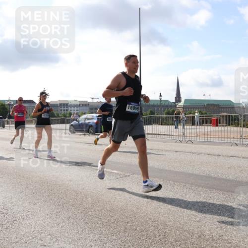 29.06.2025 - hella hamburg halbmarathon Lena Gebhardt http://msf.ph/oto/8322878 29.06.2025 09:48:17 Lombardsbrücke 17643, 17022, 10793, 8933, 15959, 1164, 1290, 1385, 1505, 1562, 1710, 1743, 2714, 2767, 3959, 4602, 4860, 5091, 5092, 5315, 5554, 5709, 6684, 6829, 6990, 7884, 8362, 8933, 9178, 9403, 9944, 10384, 10404, 10793, 10852, 10900, 11202, 11227, 11620, 11745, 11929, 12051, 12290, 12462, 12488, 12514, 12865, 12916, 13483, 13595, 13798, 13854, 13975, 14387, 14875, 14908, 14934, 14952, 15015, 15261, 15415, 15701, 15931, 15959, 15965, 16119, 16158, 16964 meine-sportfotos.de