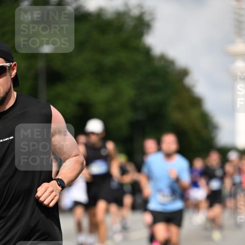 29.06.2025 - hella hamburg halbmarathon Dr. Thomas Lammeyer http://msf.ph/oto/8322879 29.06.2025 09:55:34 Kennedybrücke 1312, 1353, 1569, 1763, 2653, 2880, 3437, 3618, 3697, 4991, 5014, 5047, 5129, 5231, 5690, 5987, 6490, 6700, 6770, 8074, 8359, 8900, 9358, 9547, 9659, 10319, 10480, 10978, 11021, 11062 meine-sportfotos.de
