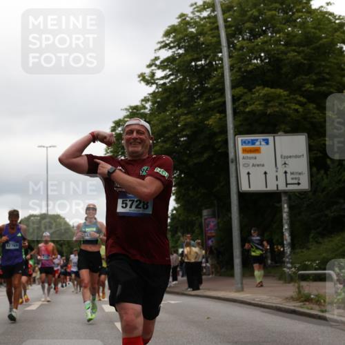 29.06.2025 - hella hamburg halbmarathon Yannick Fuchs http://msf.ph/oto/8322888 29.06.2025 10:51:17 20KM 1200, 1239, 1387, 1563, 1715, 1719, 1972, 2282, 2417, 2652, 3575, 4261, 5015, 5134, 5391, 5457, 5458, 5728, 6720, 6892, 7159, 7269, 8744, 9577, 10383, 10408, 11043, 11832, 12144, 12509, 12773, 12774, 13245, 13376, 13523, 13664, 14361, 14737, 14881, 14951, 15090, 15110, 15125, 15189, 15220, 15349, 15664, 16093, 16418, 16830, 16909, 17201, 17758, 17769, 17828, 17848, 18388 meine-sportfotos.de
