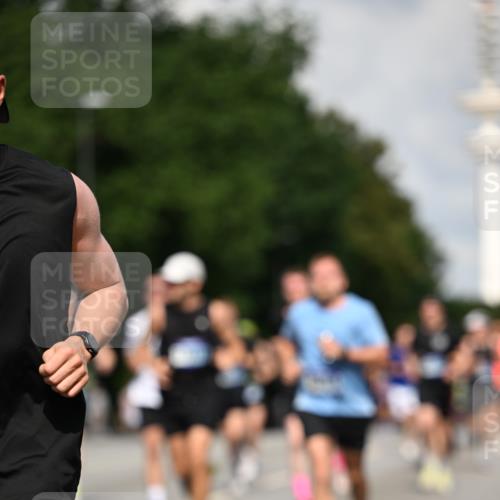 29.06.2025 - hella hamburg halbmarathon Dr. Thomas Lammeyer http://msf.ph/oto/8322898 29.06.2025 09:55:35 Kennedybrücke 1312, 1353, 1569, 1763, 2653, 2880, 3437, 3618, 3697, 4565, 4991, 5014, 5047, 5129, 5231, 5690, 5987, 6490, 6700, 6770, 8074, 8359, 8564, 8900, 9358, 9547, 9659, 10319, 10978, 11021, 11062 meine-sportfotos.de